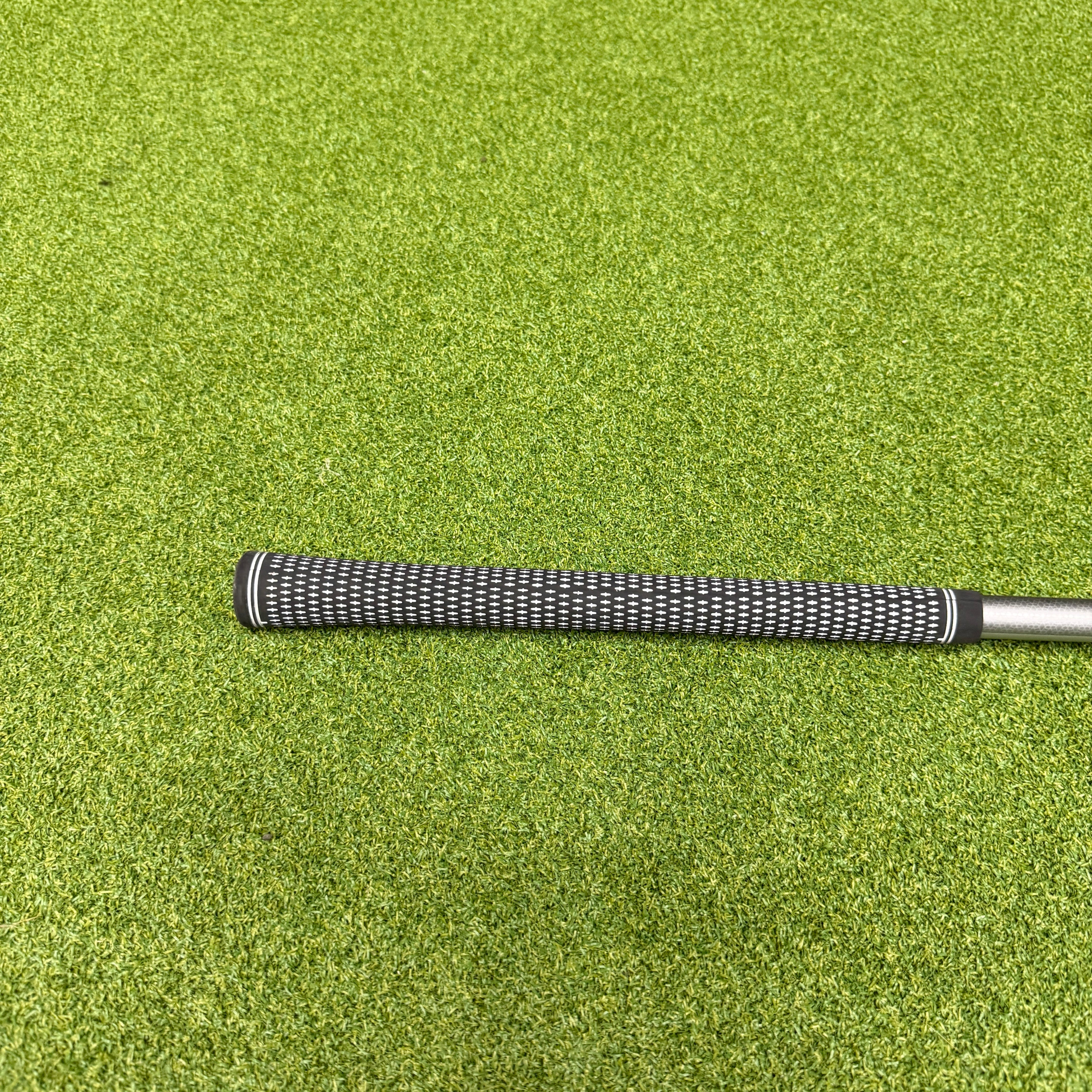 Titleist 915 D2 Driver / 10.5 Degree / Diamana 50 Regular Flex