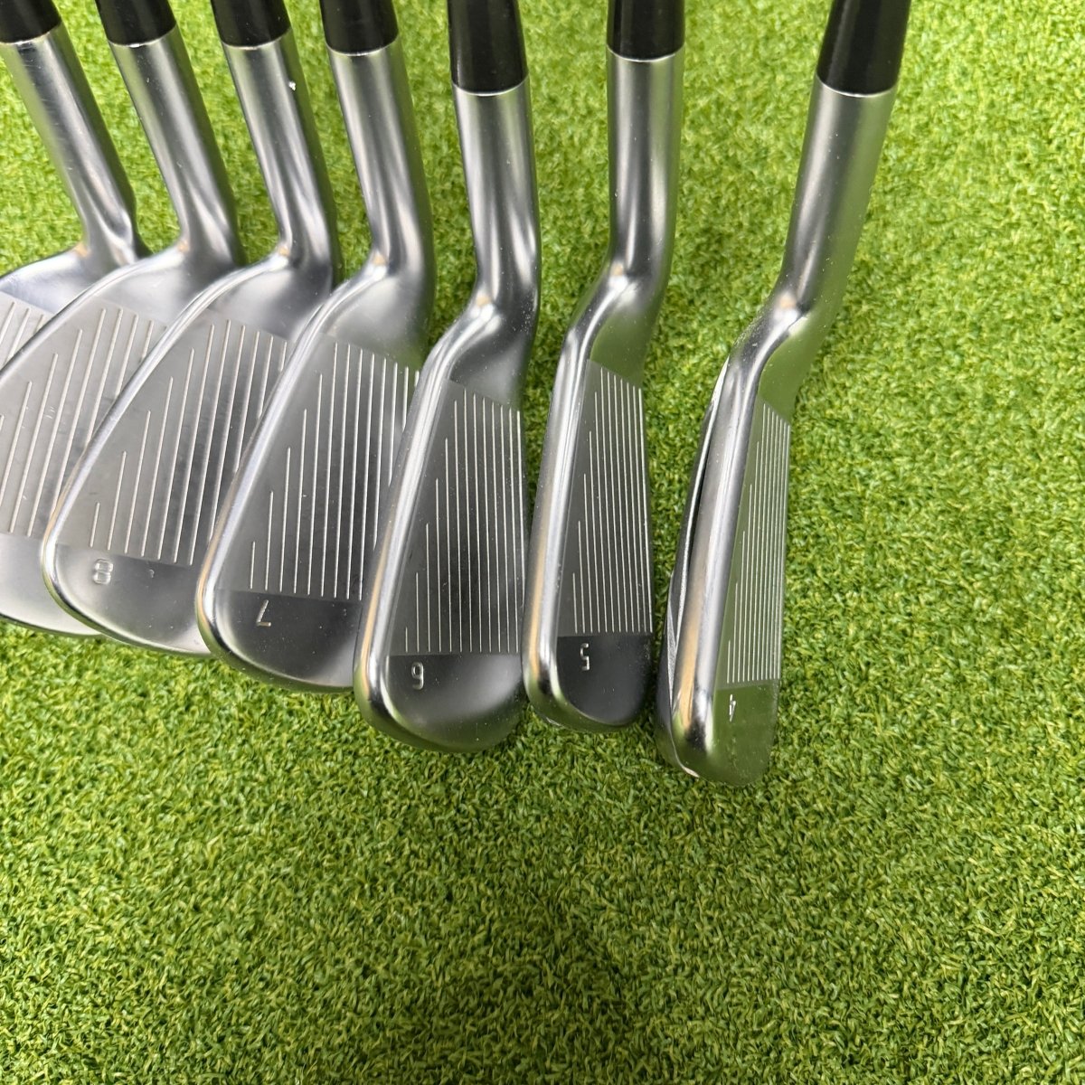 Ping G425 Irons / 4 - PW / Black Dot / Dynamic Gold 105 / Regular Flex - Ping