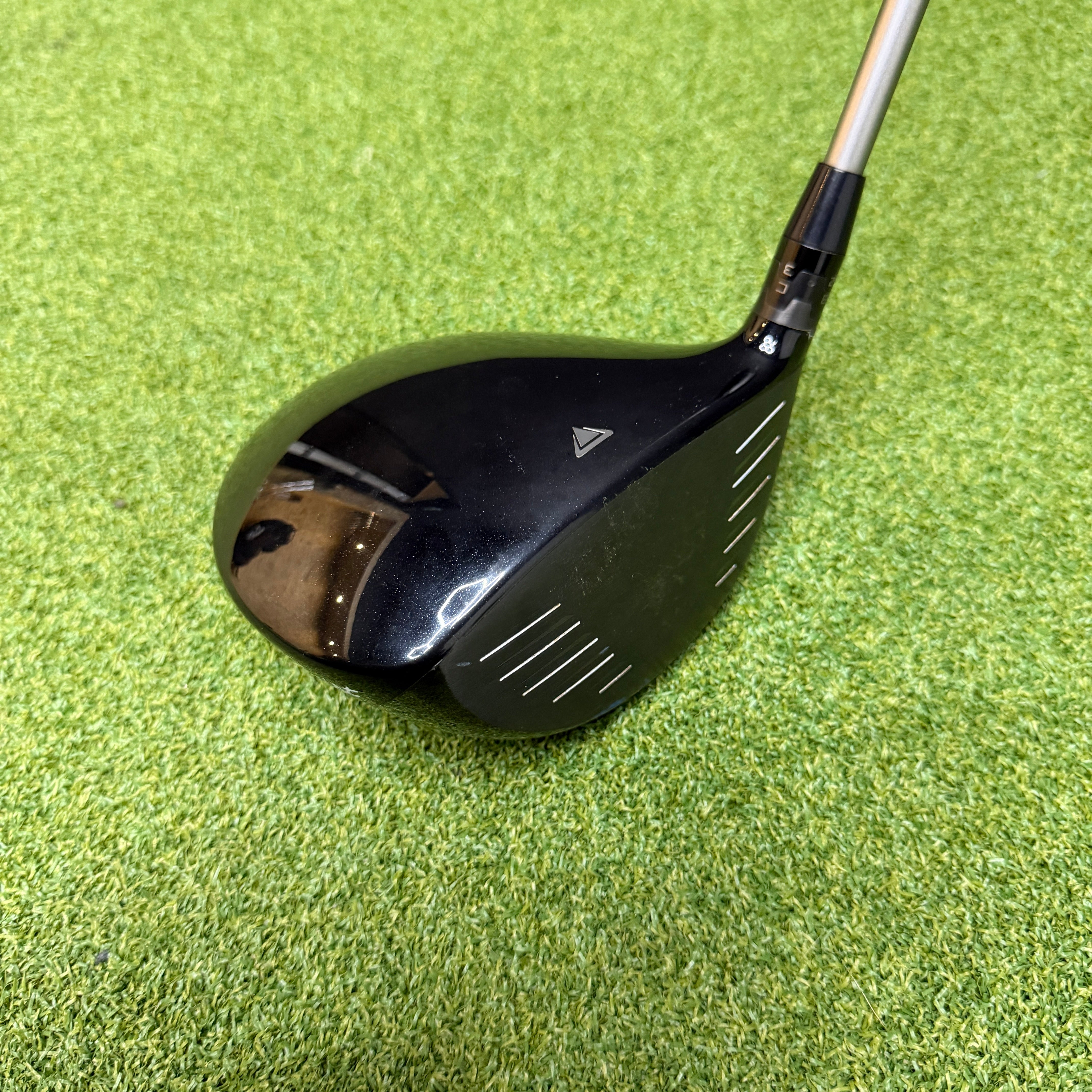 Titleist 915 D2 Driver / 10.5 Degree / Diamana 50 Regular Flex
