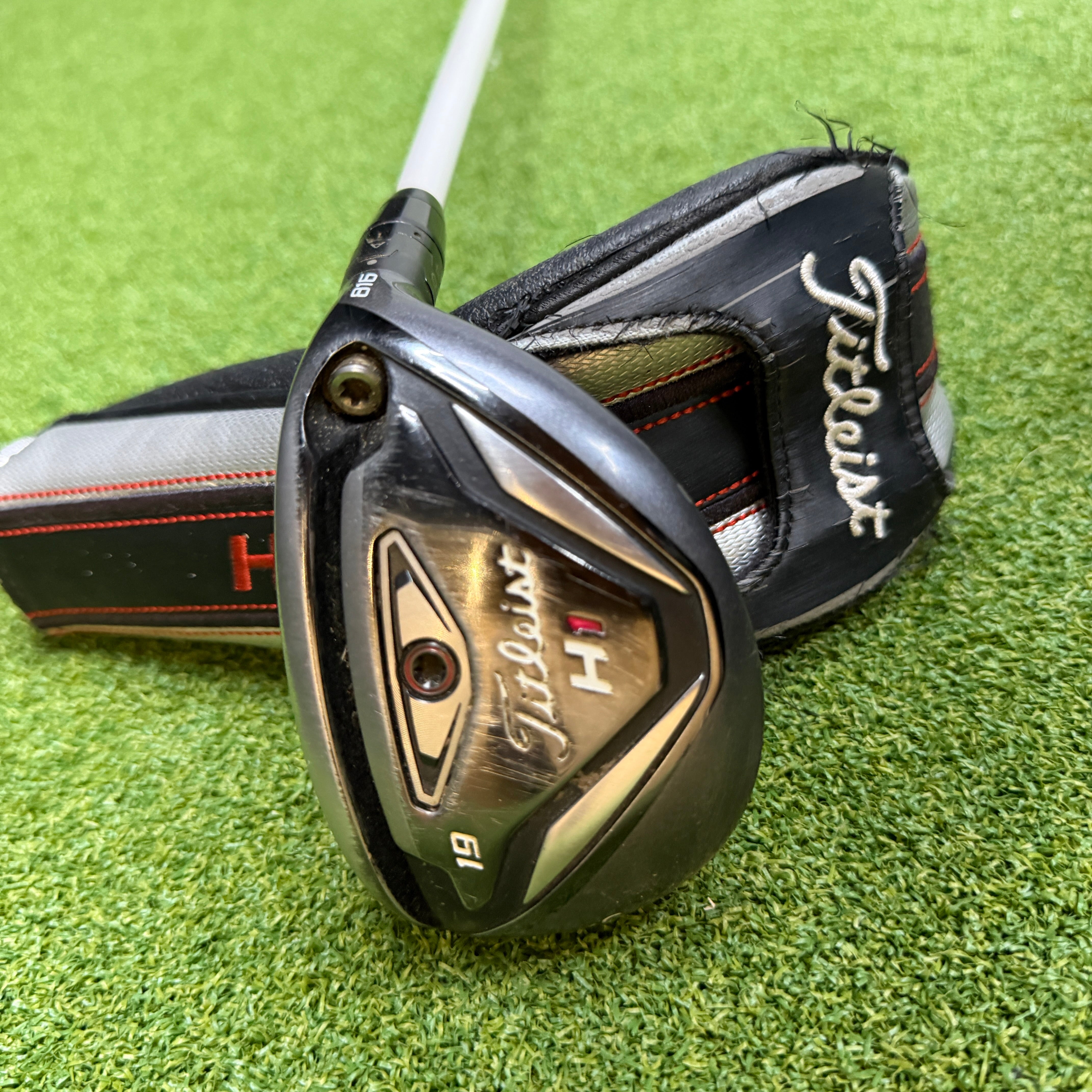 Titleist 816 H1 3 Hybrid / 19 Degree / Aldila 85H Regular