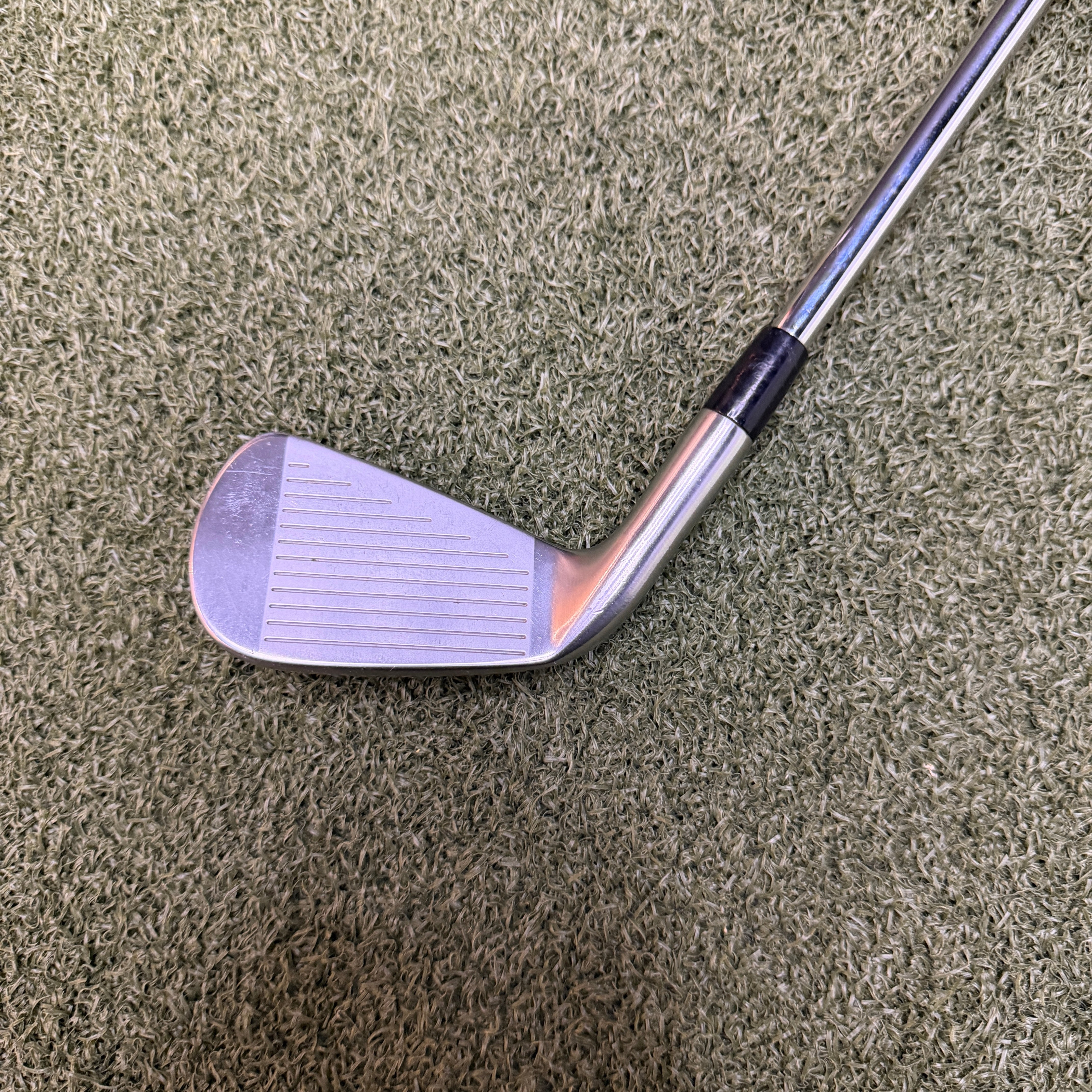 Titleist 712U 2 Driving Iron / 17 Degree / Dynamic Golf Shaft / Stiff Flex