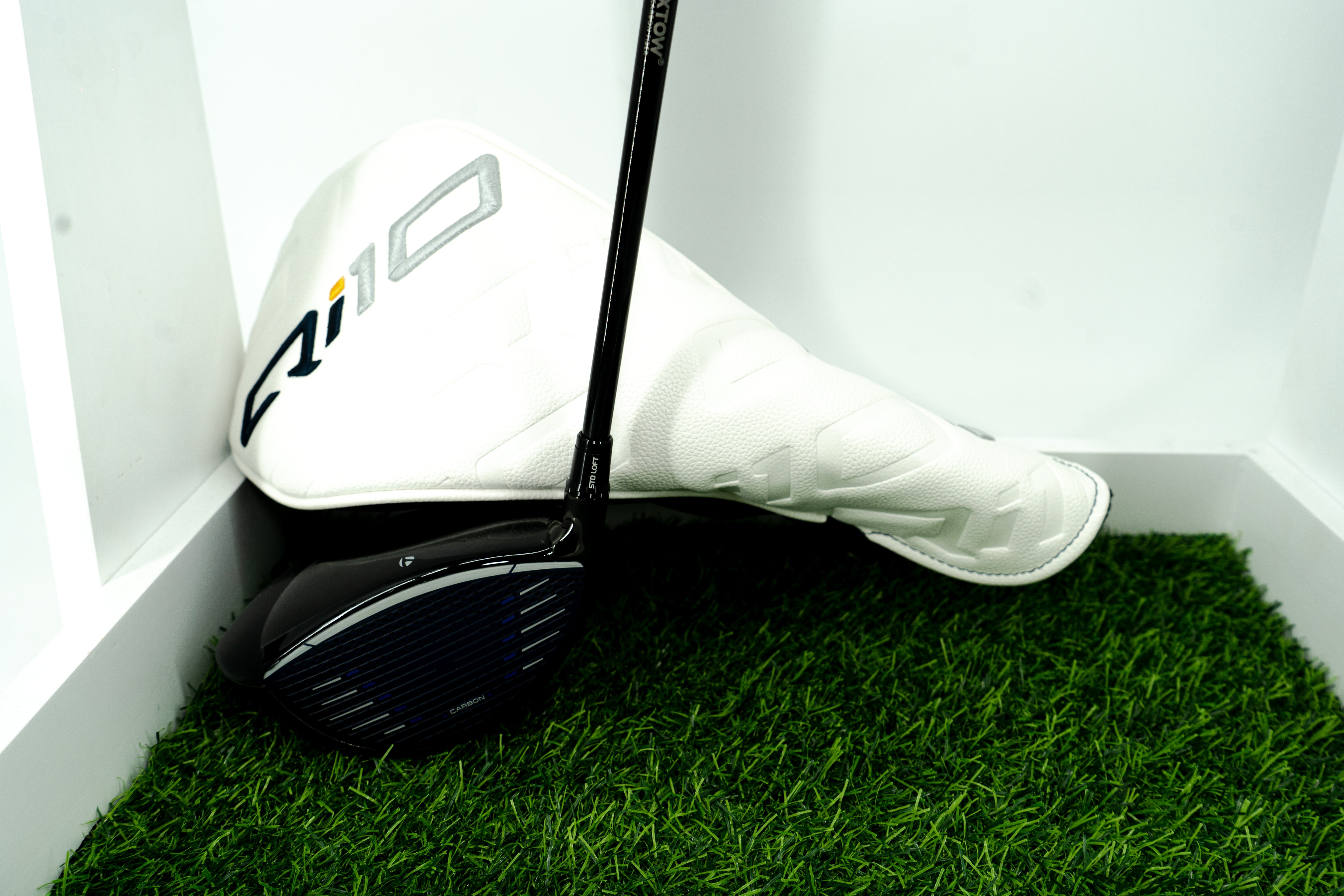 TaylorMade Qi10 LS Driver / 8 Degree / HZRDUS RDX Smoke Red 5.5 / Reg Flex