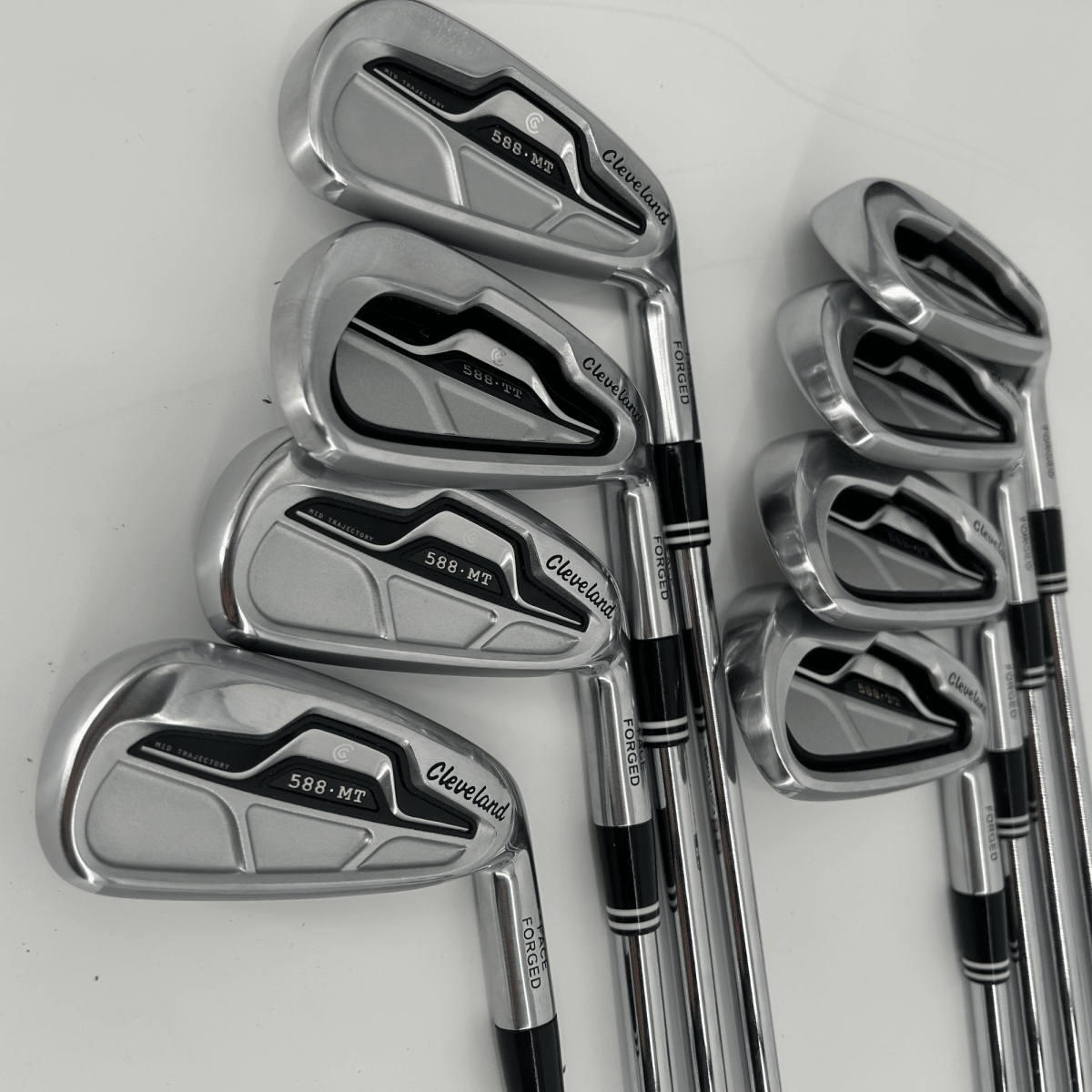 Cleveland 588 - TT/MT Combo Irons / 3 - PW / Dynamic Gold R300 / Regular - Cleveland
