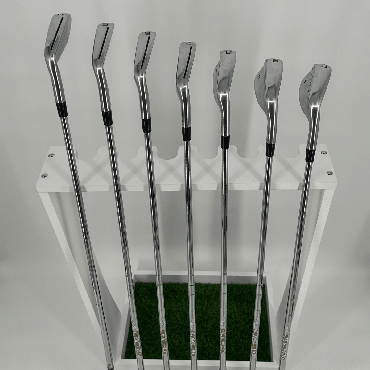 TaylorMade P790 2019 / 4 - PW / Dynamic Gold 105 R300 Steel Shafts / Regular - TaylorMade