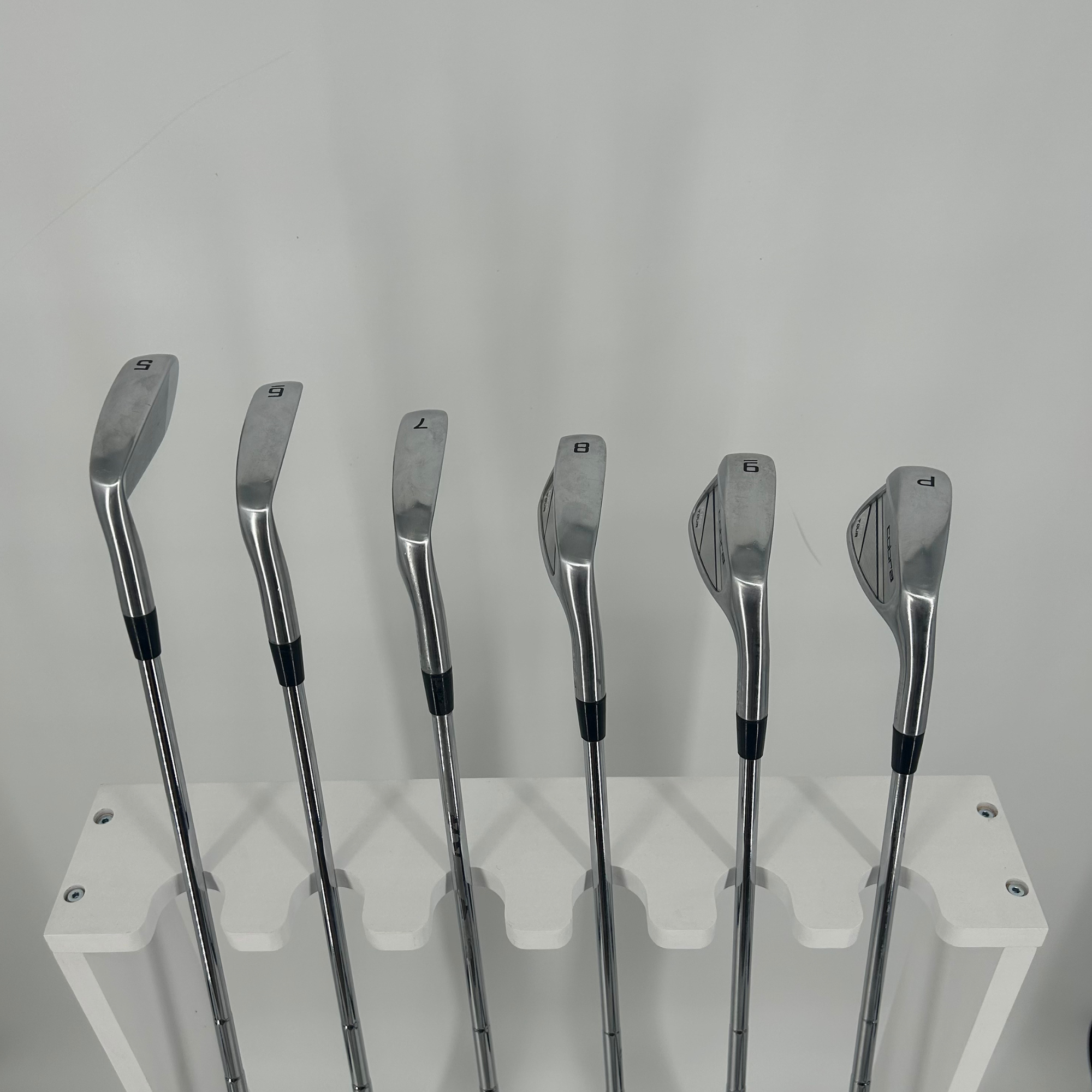 Cobra King Tour 2023 / 5-PW / True Temper Elevate Tour Steel Shafts/ Stiff