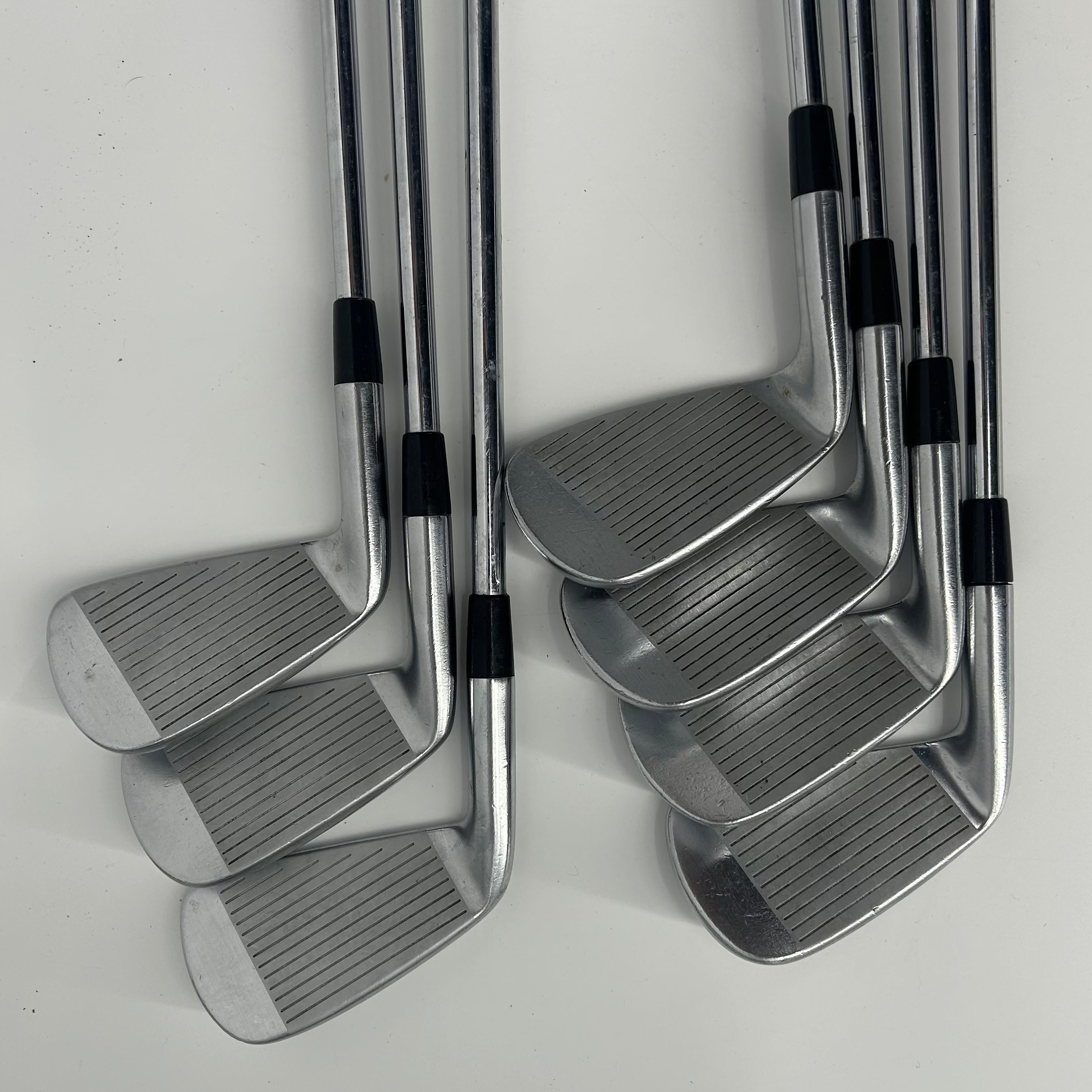 MAXFLI Revolution Black Dot Irons / 3-9 / Dynamic Gold R300u Shaft