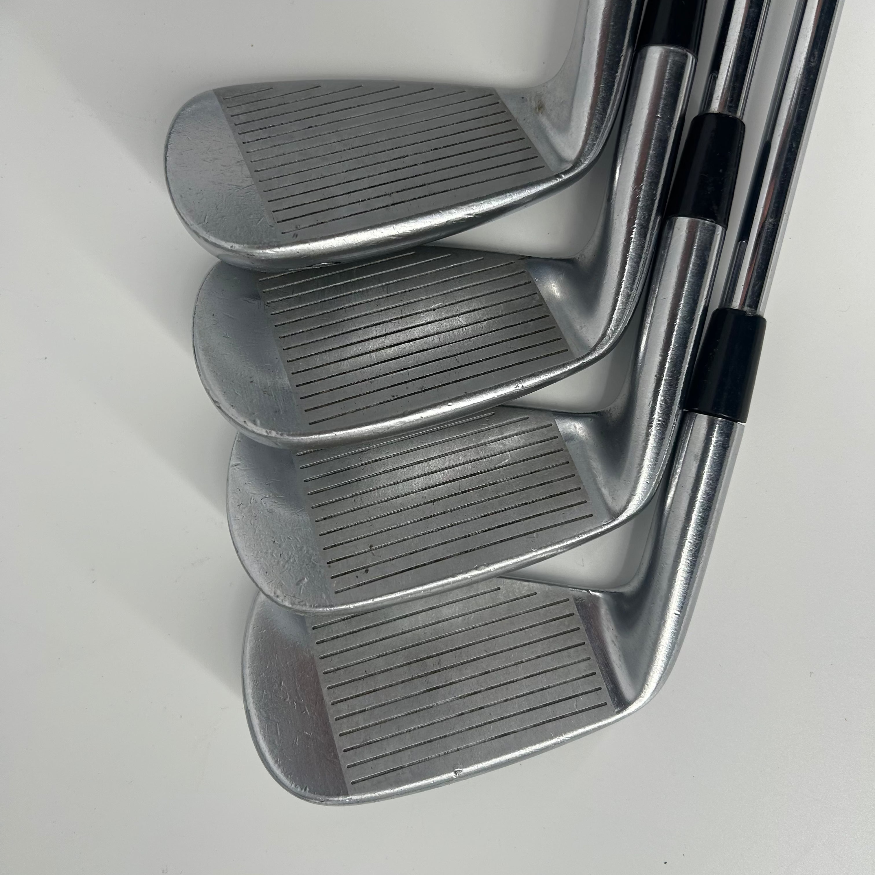 MAXFLI Revolution Black Dot Irons / 3-9 / Dynamic Gold R300u Shaft