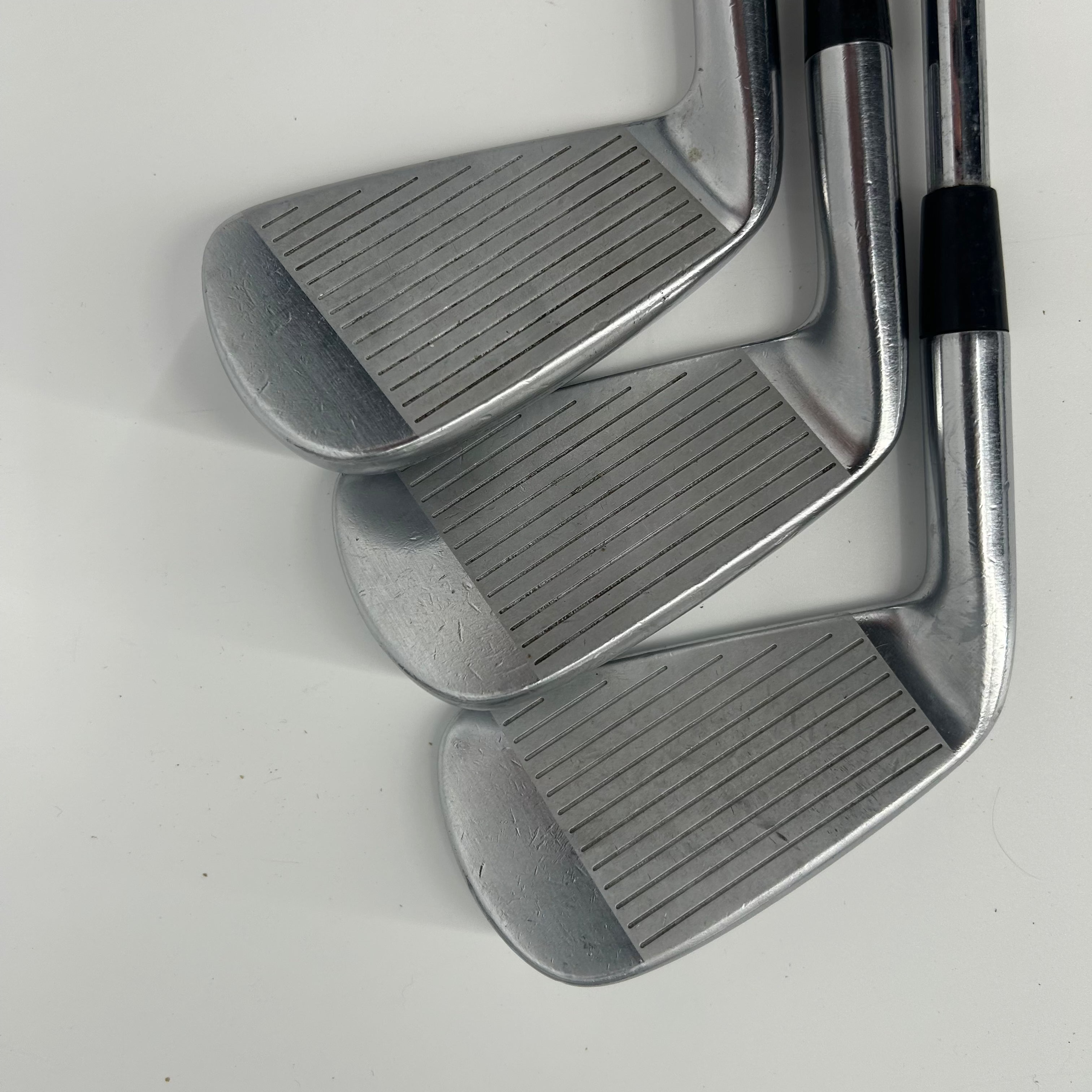 MAXFLI Revolution Black Dot Irons / 3-9 / Dynamic Gold R300u Shaft