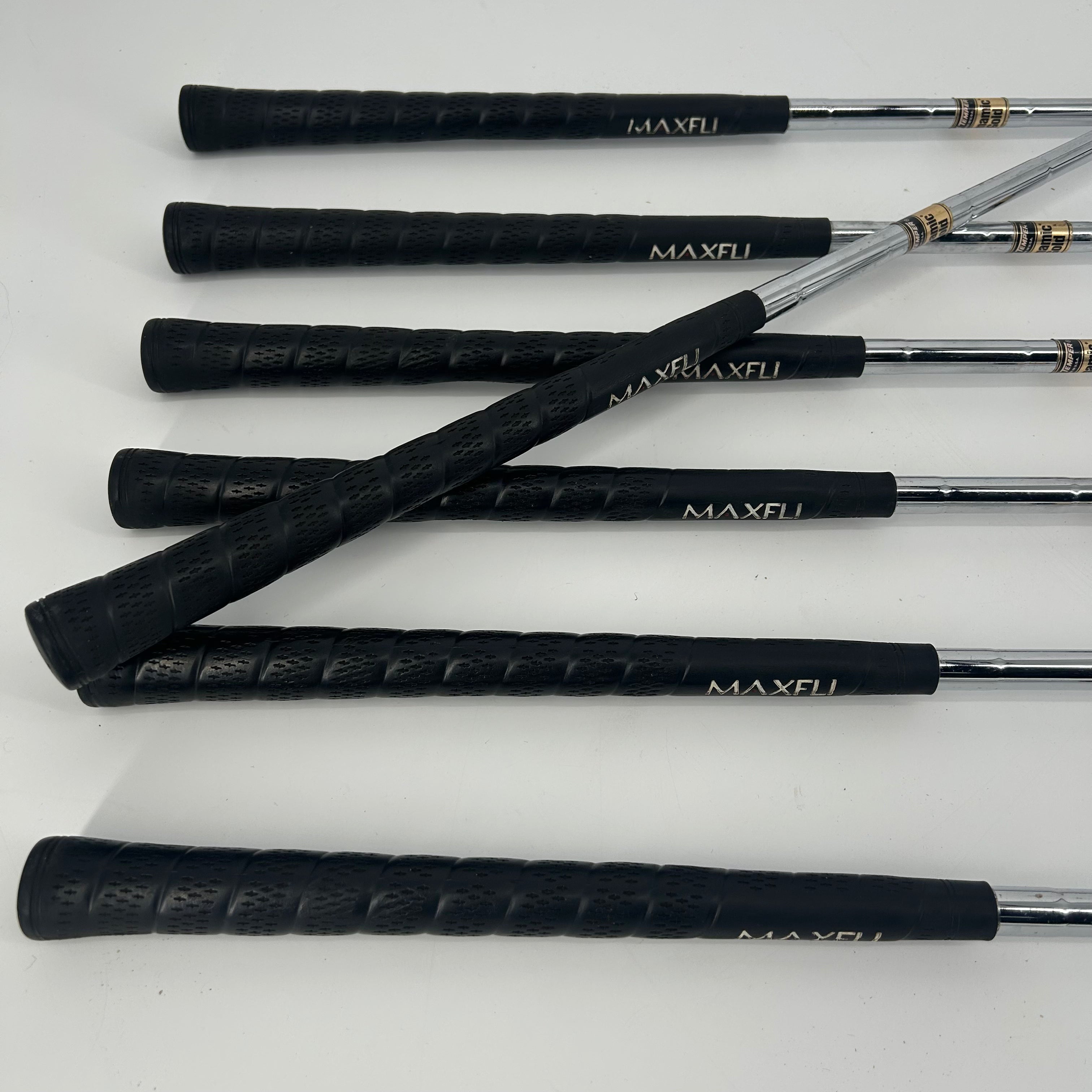 MAXFLI Revolution Black Dot Irons / 3-9 / Dynamic Gold R300u Shaft