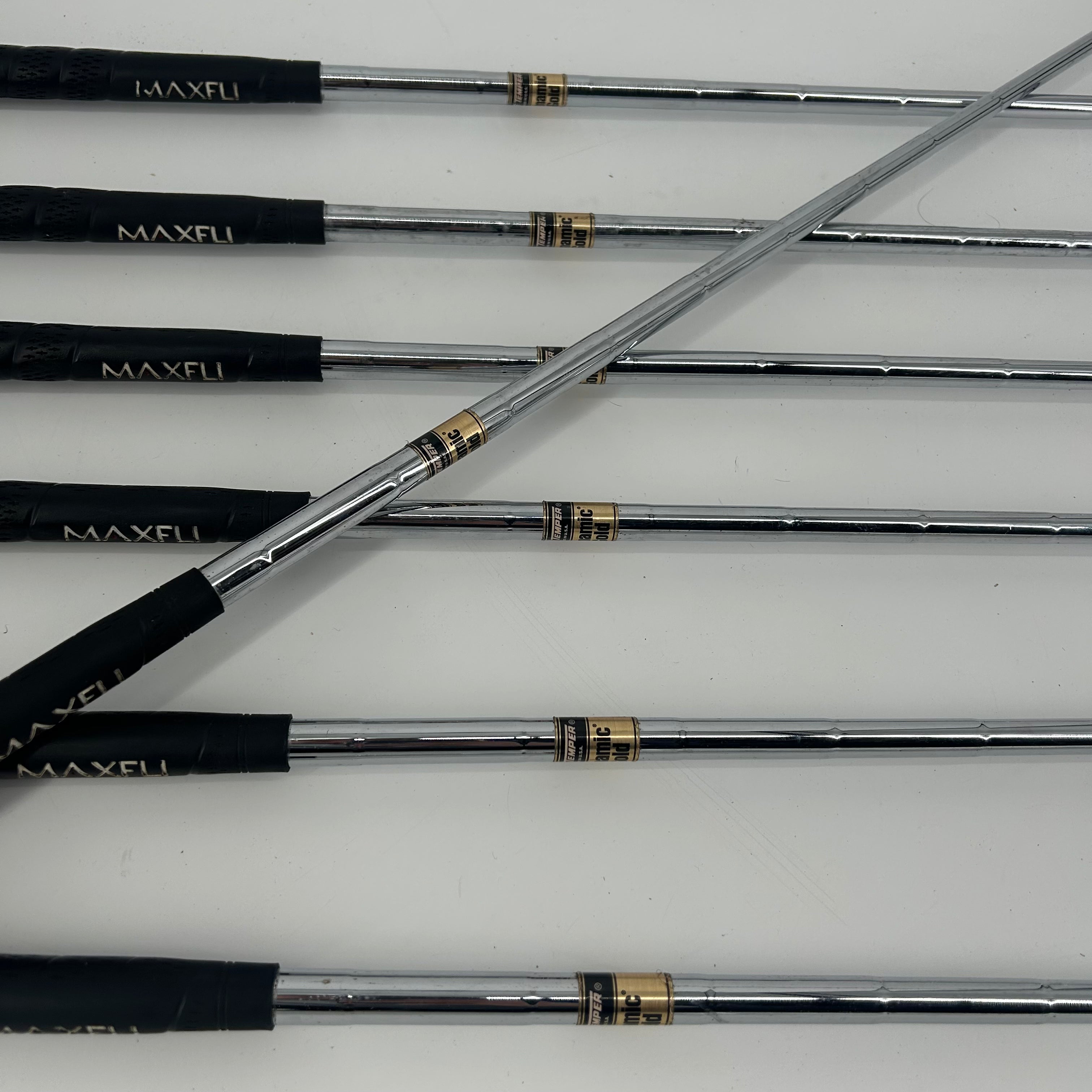 MAXFLI Revolution Black Dot Irons / 3-9 / Dynamic Gold R300u Shaft