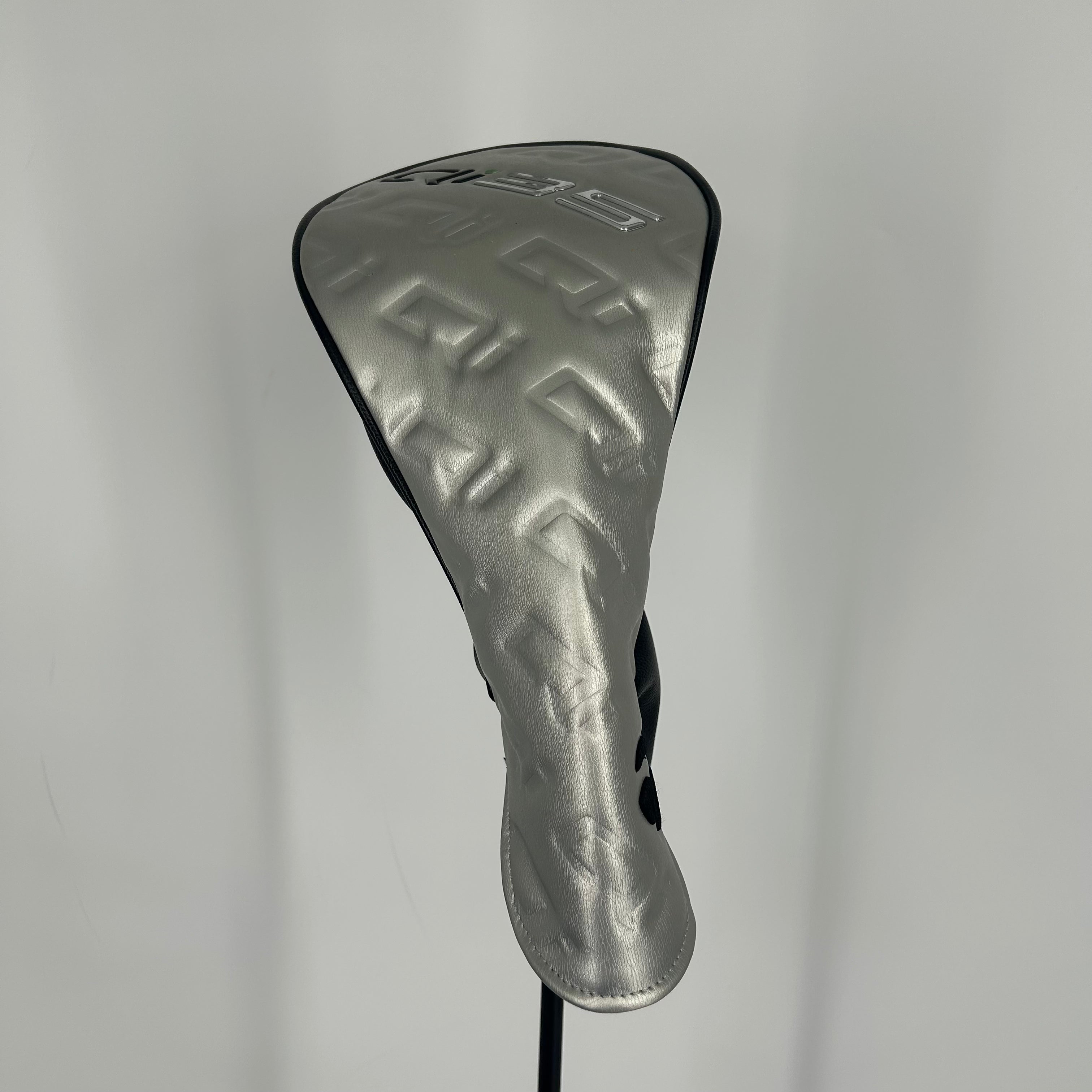 Taylormade Qi35 Driver / 10.5 Degree / Kai'li White 60 / Stiff Flex