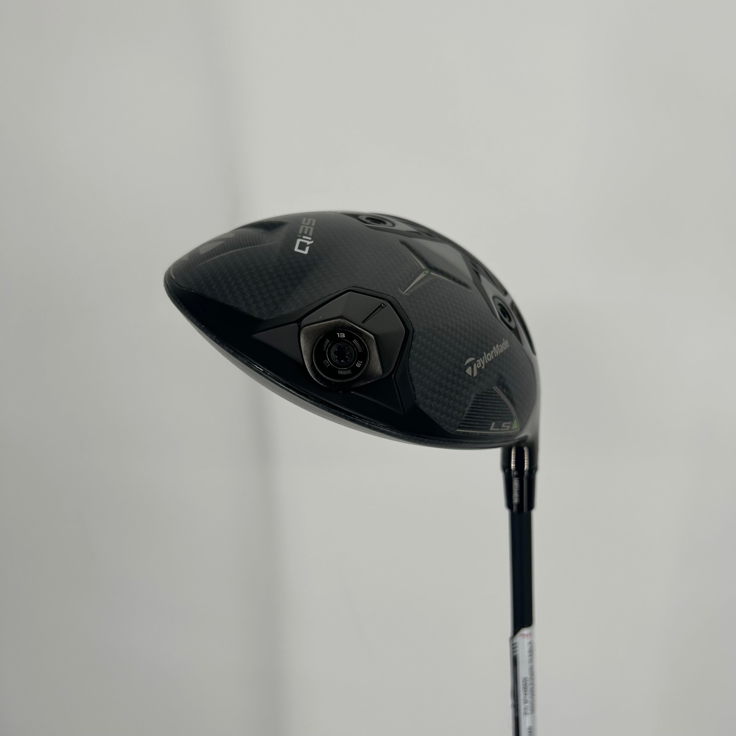 Taylormade Qi35 Driver / 10.5 Degree / Kai'li White 60 / Stiff Flex