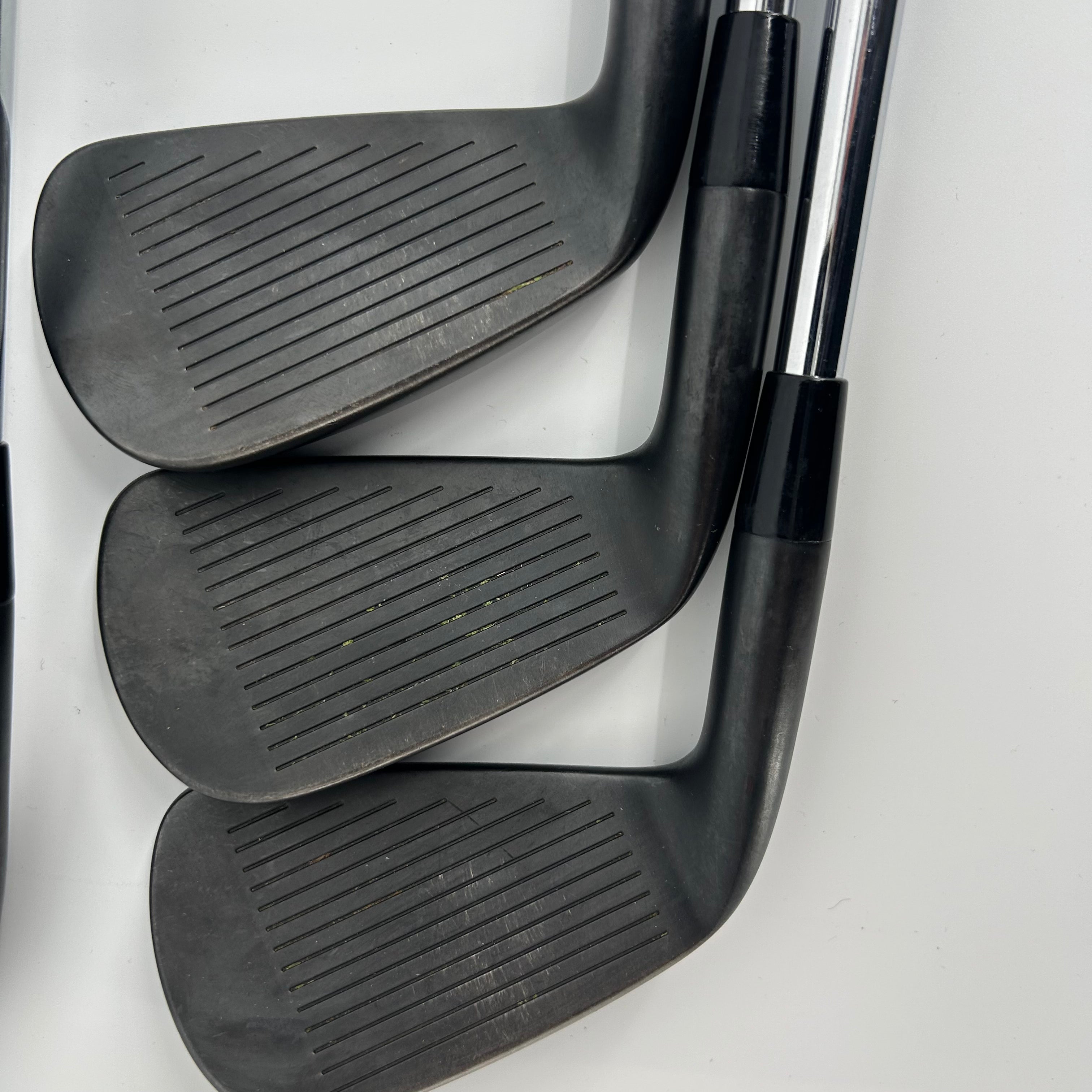 Cobra King Tour Black 2023 / 4-PW / Nippon Modus 120 X Shafts / X-Stiff