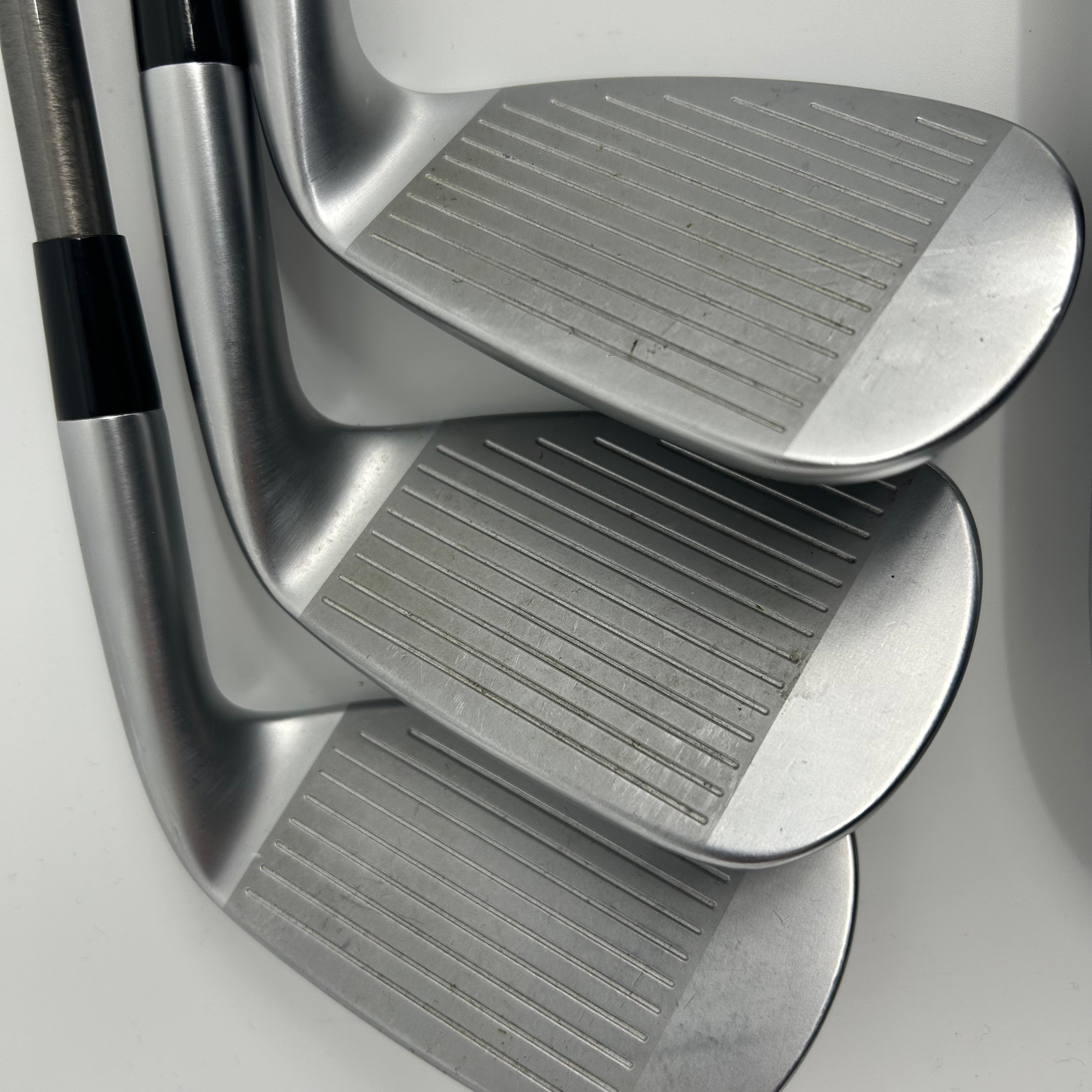 Mizuno JPX 925 Hot Metal Left Handed Iron Set / 7-PW+GW / Steelfibre i70 CW Graphite Shafts / Senior Flex