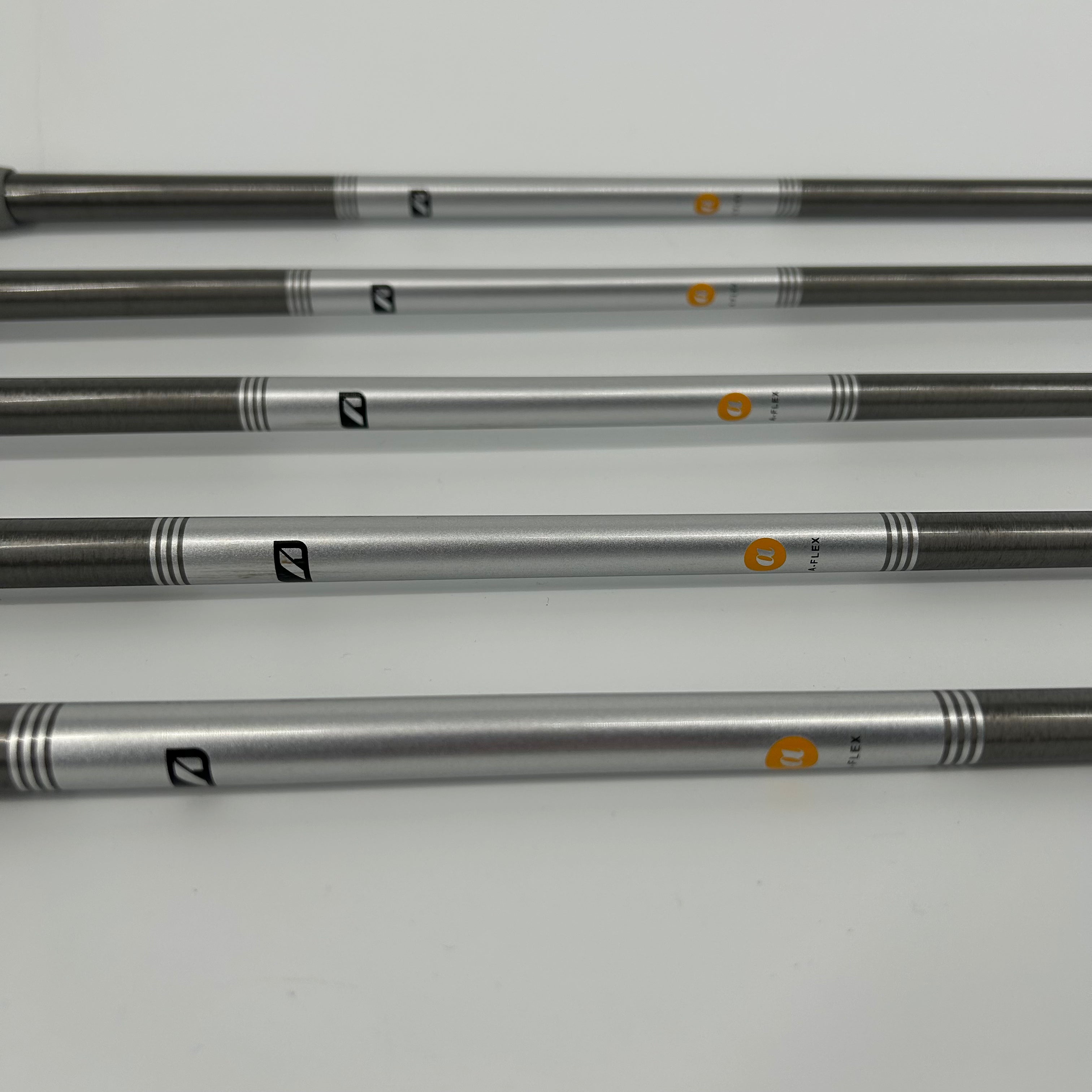 Mizuno JPX 925 Hot Metal Left Handed Iron Set / 7-PW+GW / Steelfibre i70 CW Graphite Shafts / Senior Flex