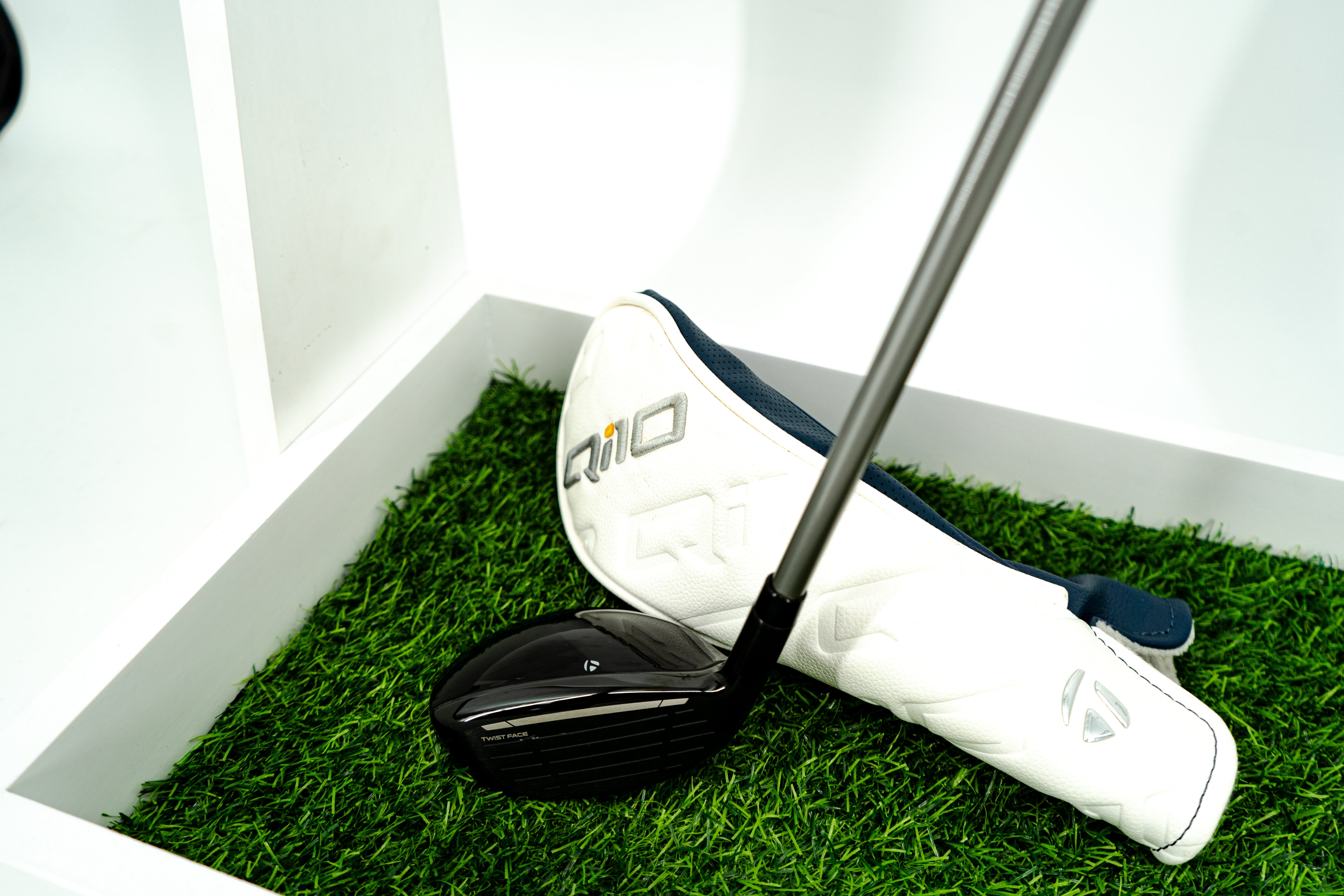 Taylormade Qi10 MAX 4 Hybrid / 23 Degree / Reg Flex / SPEEDER NX 50-R