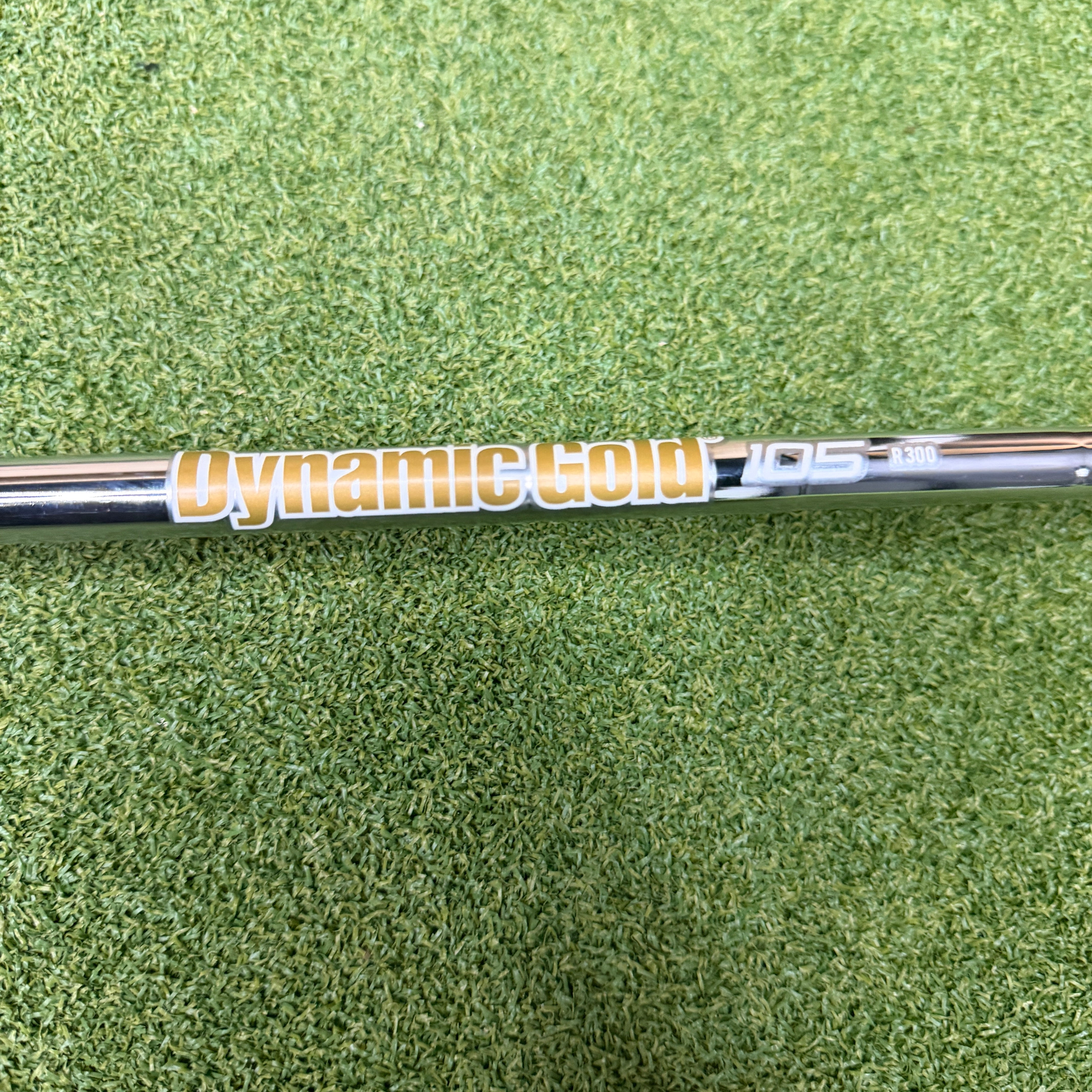 Ping G425 Irons / 4-PW / Black Dot / Dynamic Gold 105 / Regular Flex