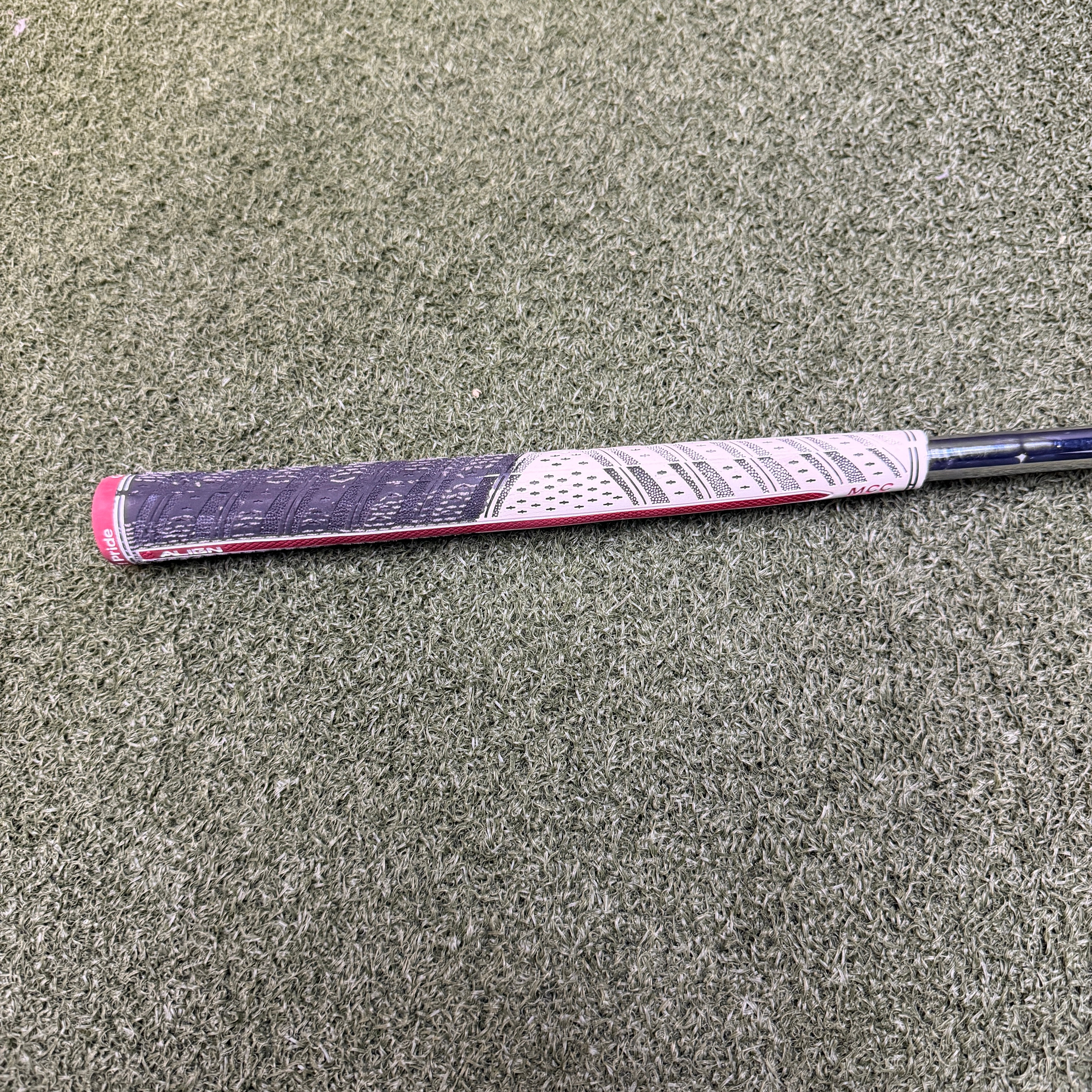 Titleist 712U 2 Driving Iron / 17 Degree / Dynamic Golf Shaft / Stiff Flex