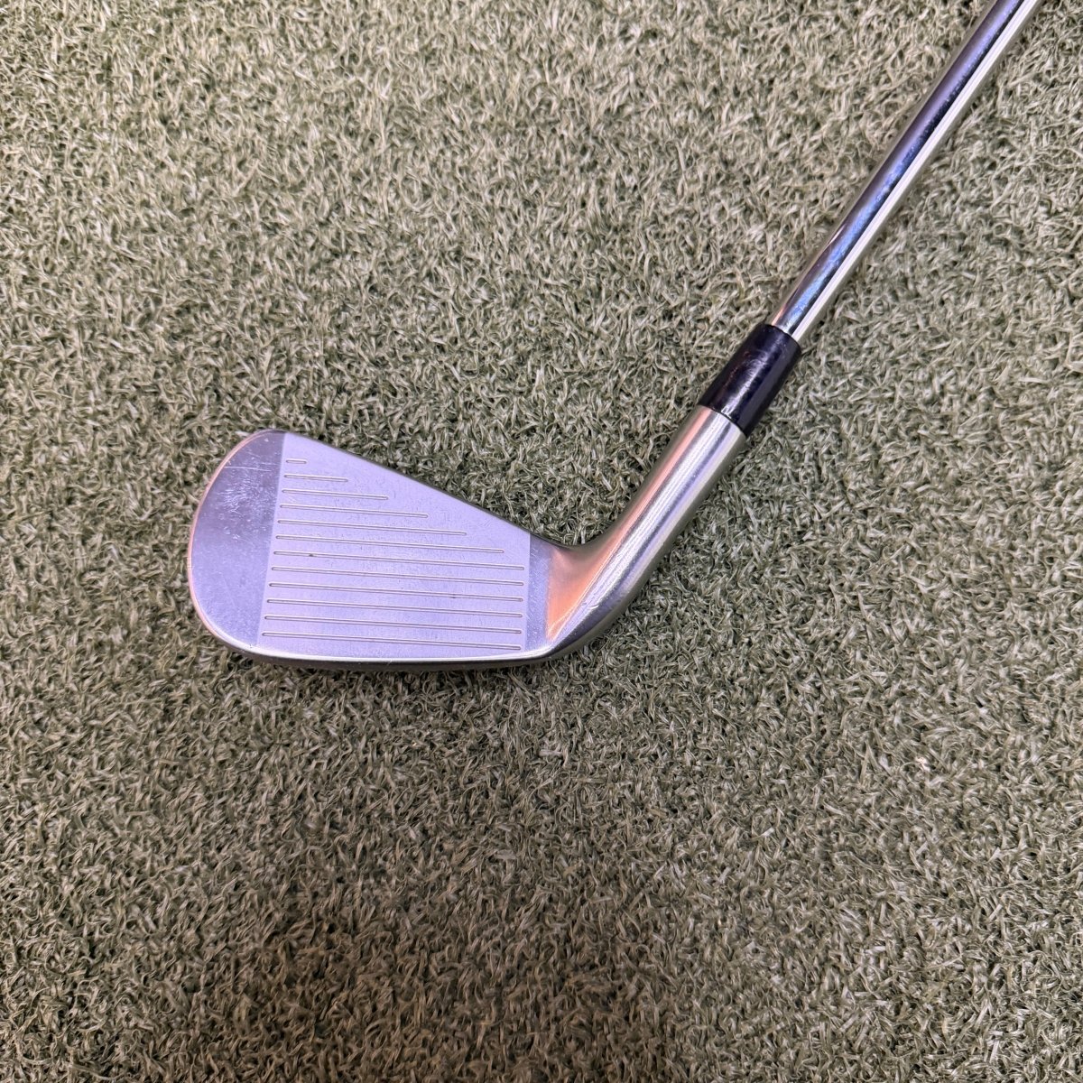 Titleist 712U 2 Driving Iron / 17 Degree / Dynamic Golf Shaft / Stiff Flex - Titleist