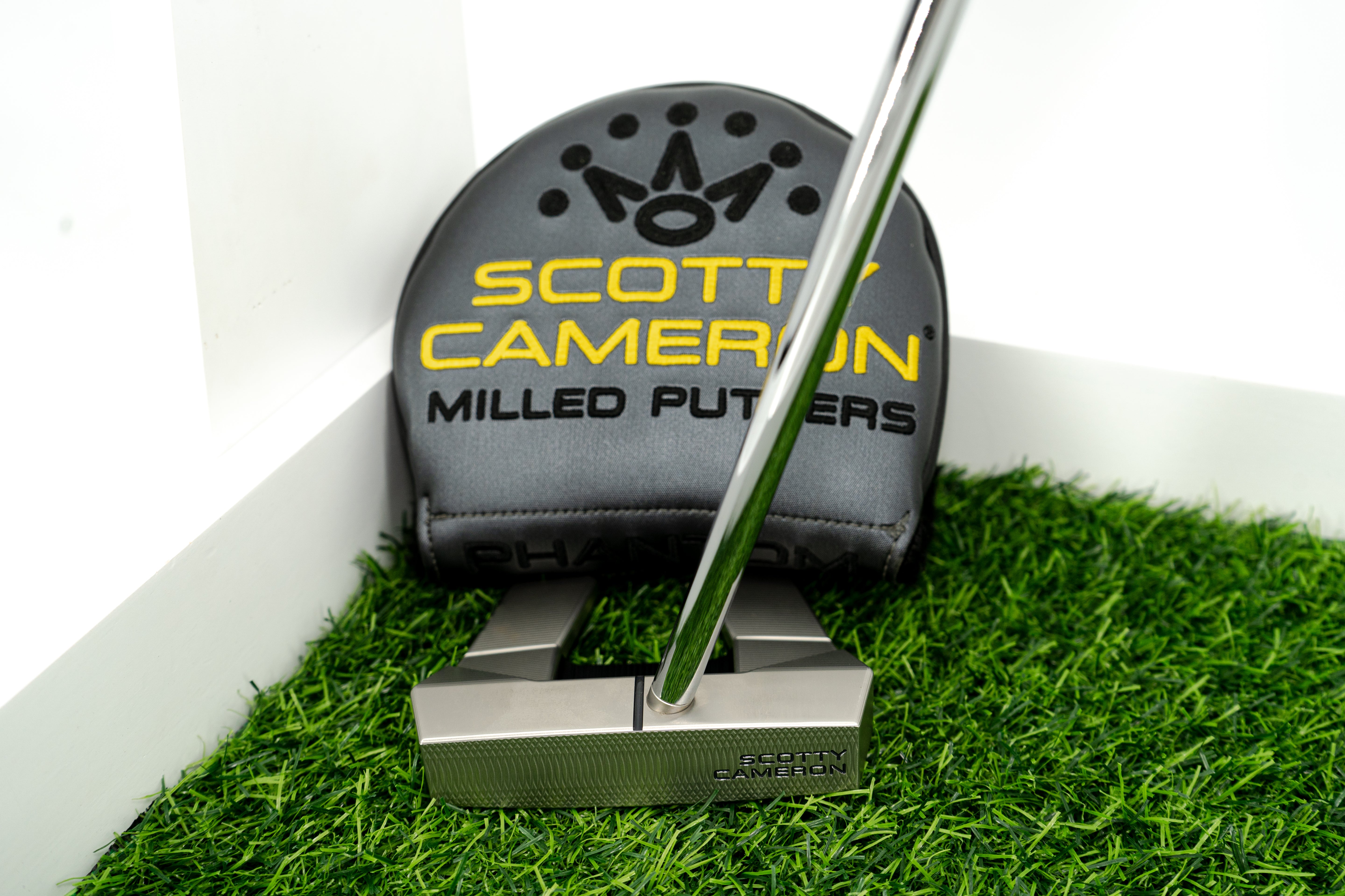 Scotty Cameron Phantom 5s 2022 Right Handed Putter / 35 Inch