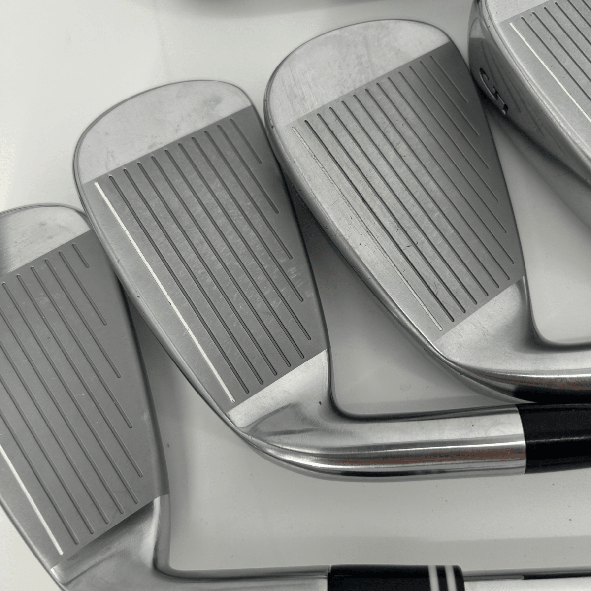 Cleveland 588 - TT/MT Combo Irons / 3 - PW / Dynamic Gold R300 / Regular - Cleveland