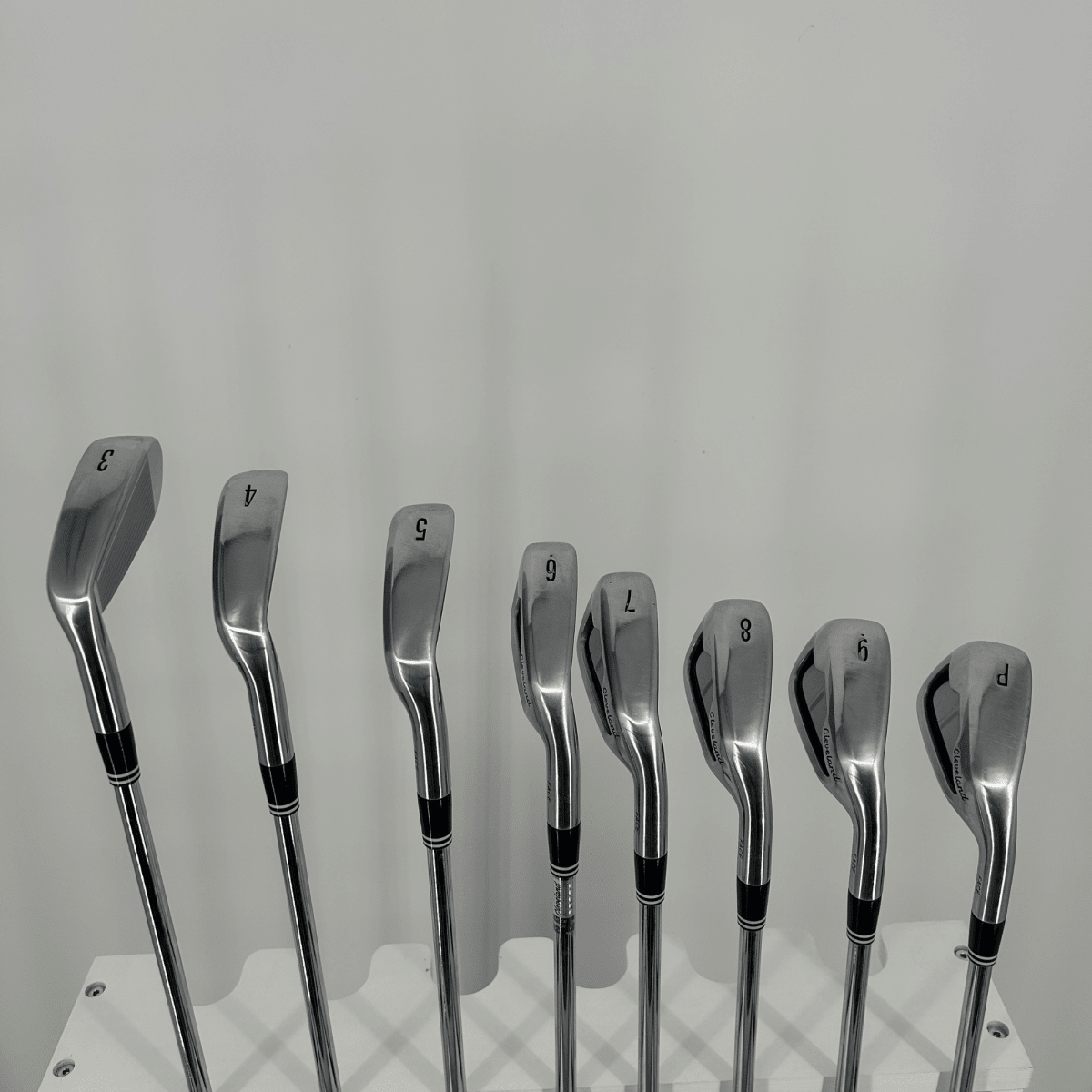 Cleveland 588 - TT/MT Combo Irons / 3 - PW / Dynamic Gold R300 / Regular - Cleveland