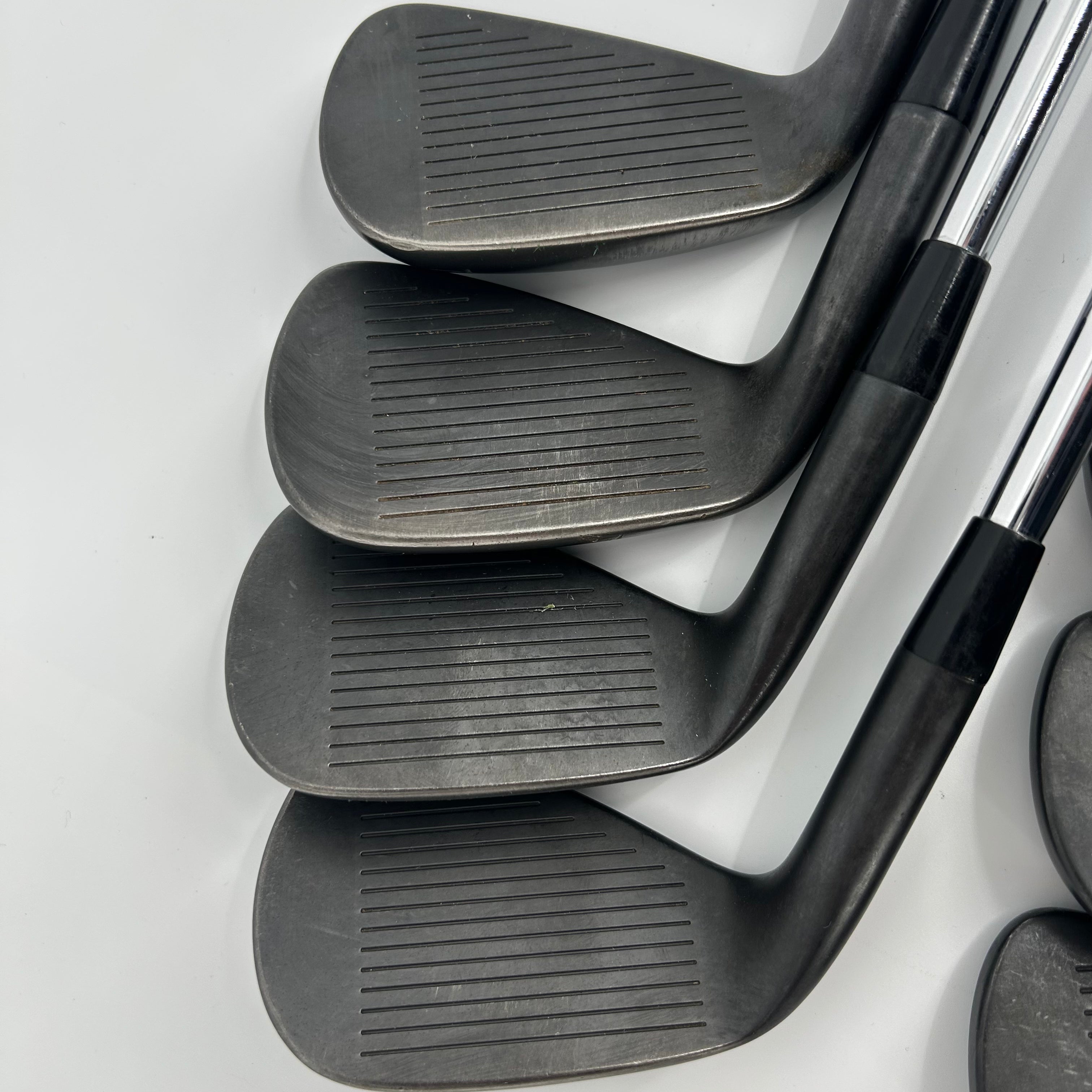 Cobra King Tour Black 2023 / 4-PW / Nippon Modus 120 X Shafts / X-Stiff