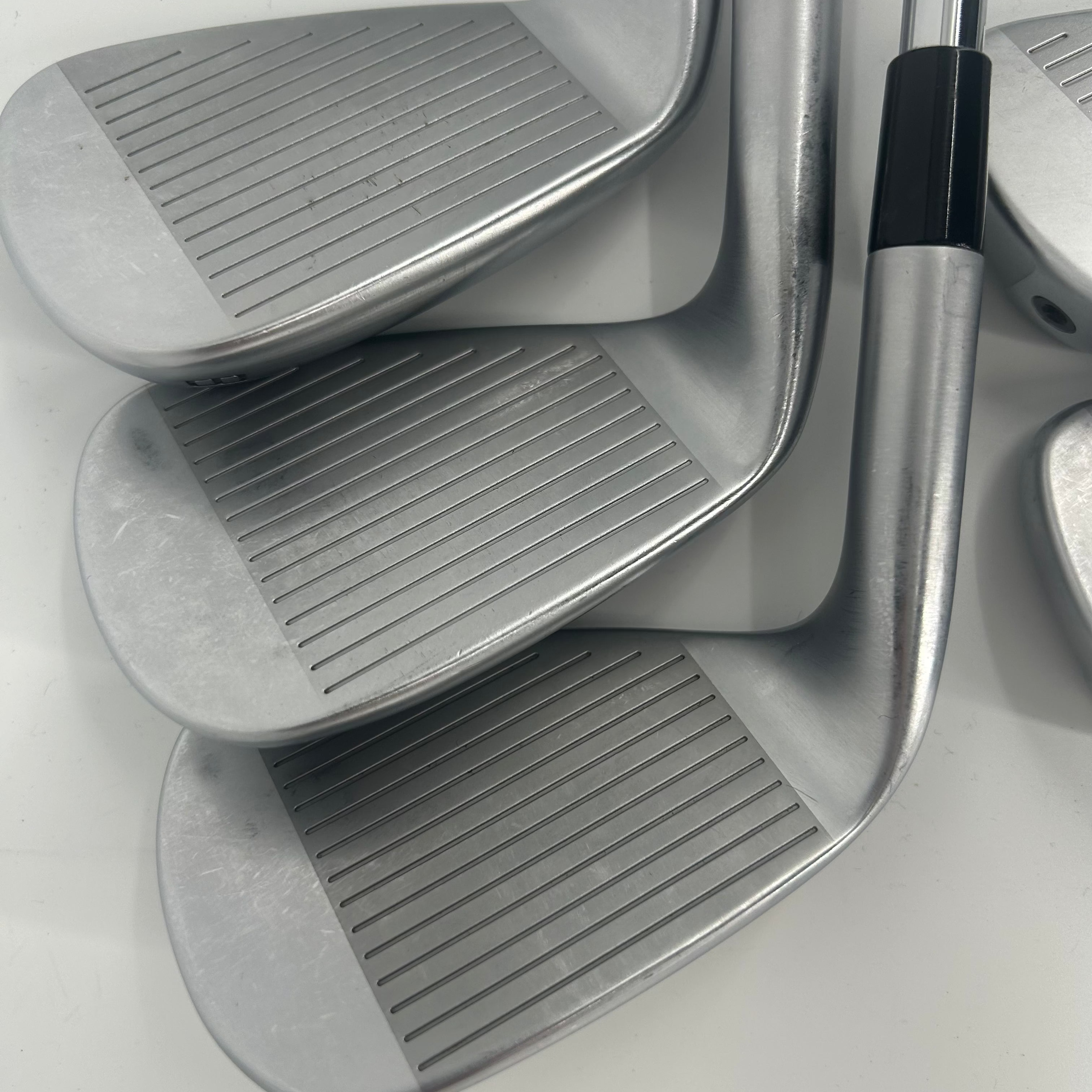 TaylorMade P790 2023 / 6-PW / KBS Max MT 85 / Regular Flex