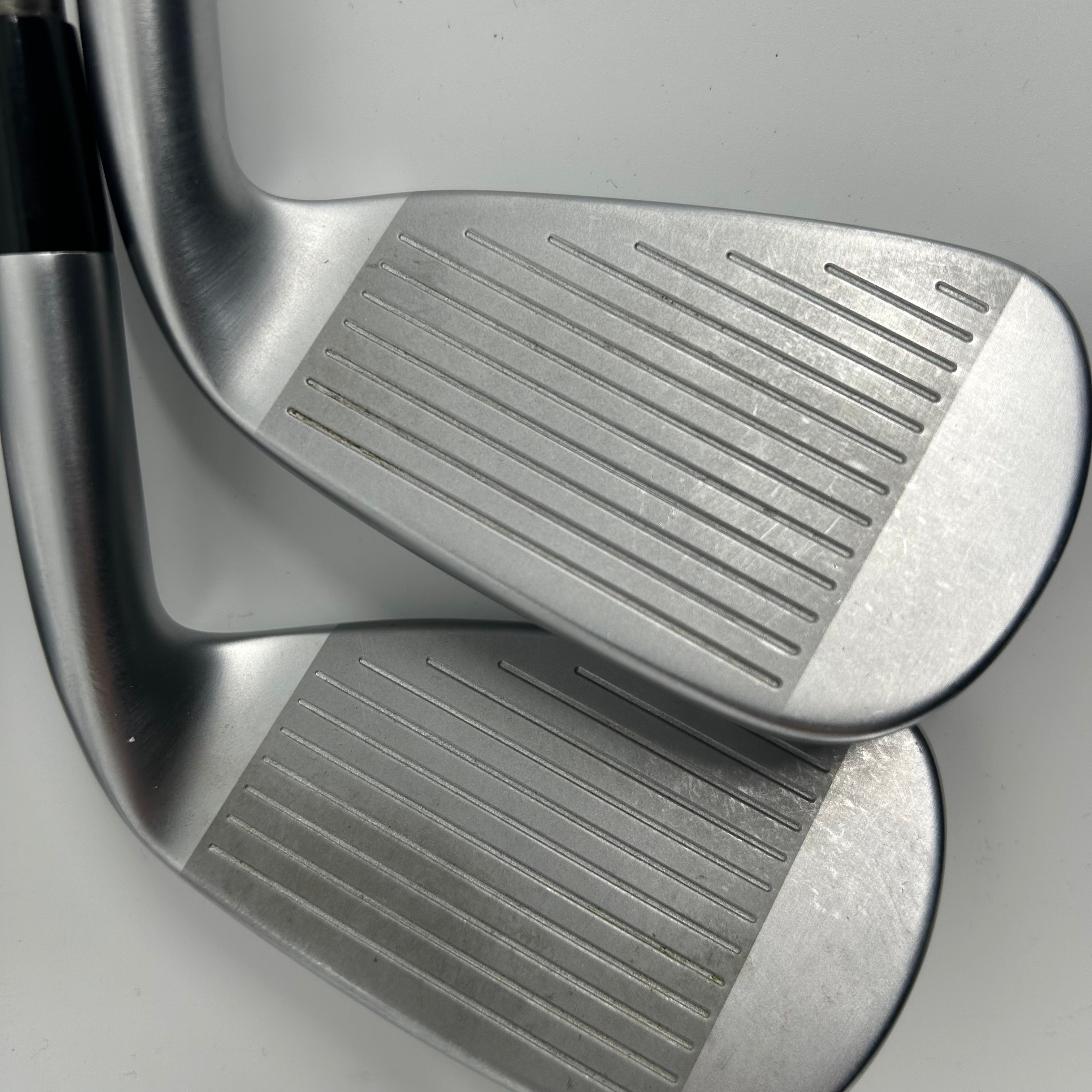 Mizuno JPX 925 Hot Metal Left Handed Iron Set / 7-PW+GW / Steelfibre i70 CW Graphite Shafts / Senior Flex