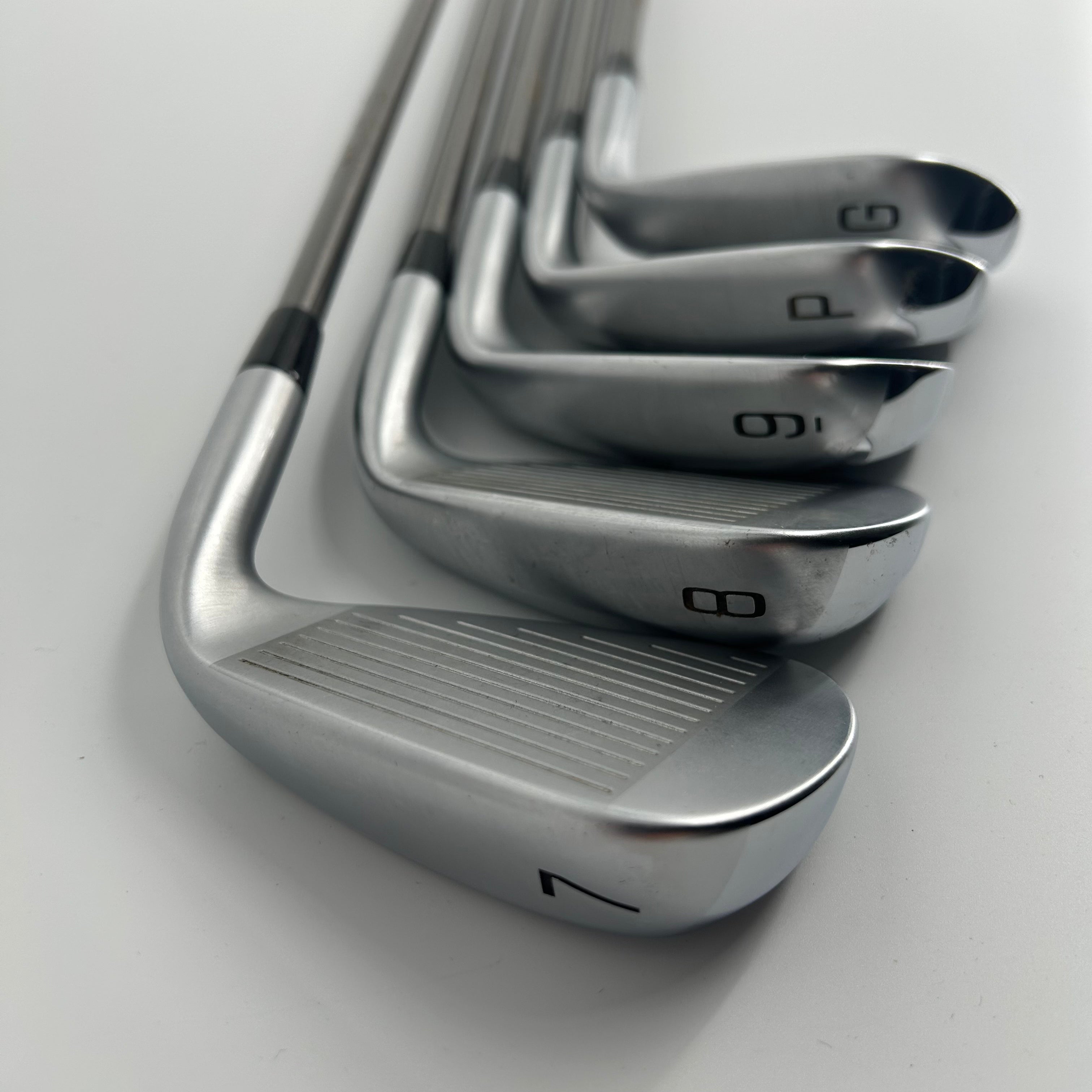 Mizuno JPX 925 Hot Metal Left Handed Iron Set / 7-PW+GW / Steelfibre i70 CW Graphite Shafts / Senior Flex